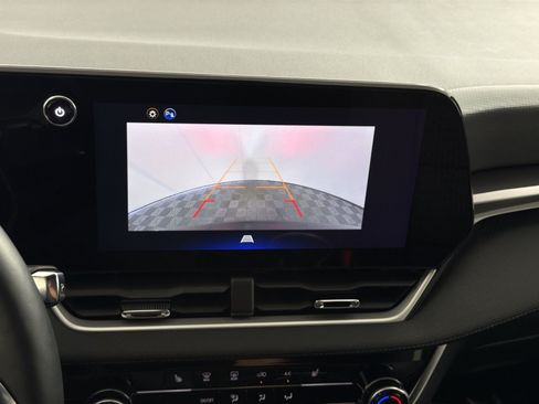 Used 2025 Chevrolet Equinox LT FWD image 19