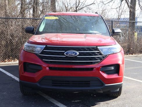 Used 2023 Ford Explorer XLT image 2