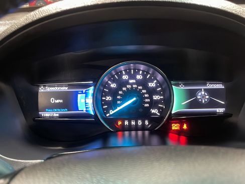 Used 2016 Ford Explorer XLT w/ Equipment Group 202A AWD/4WD image 5
