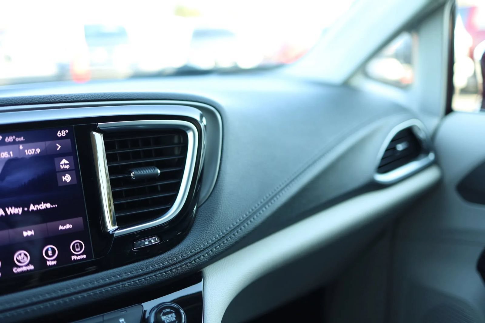 Used 2019 Chrysler Pacifica Limited FWD image 28