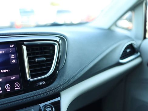 Used 2019 Chrysler Pacifica Limited FWD image 28