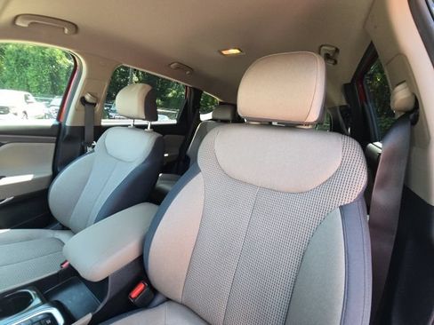 Used 2019 Hyundai Santa Fe SEL FWD image 23