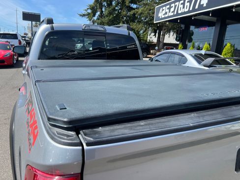 Used 2017 Toyota Tacoma TRD Off-Road w/ Tow Package AWD/4WD image 15