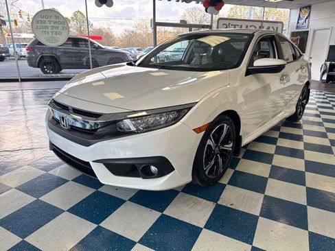Used 2018 Honda Civic Touring image 3