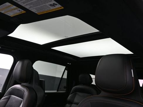 Certified 2025 Lincoln Navigator Black Label AWD/4WD image 18