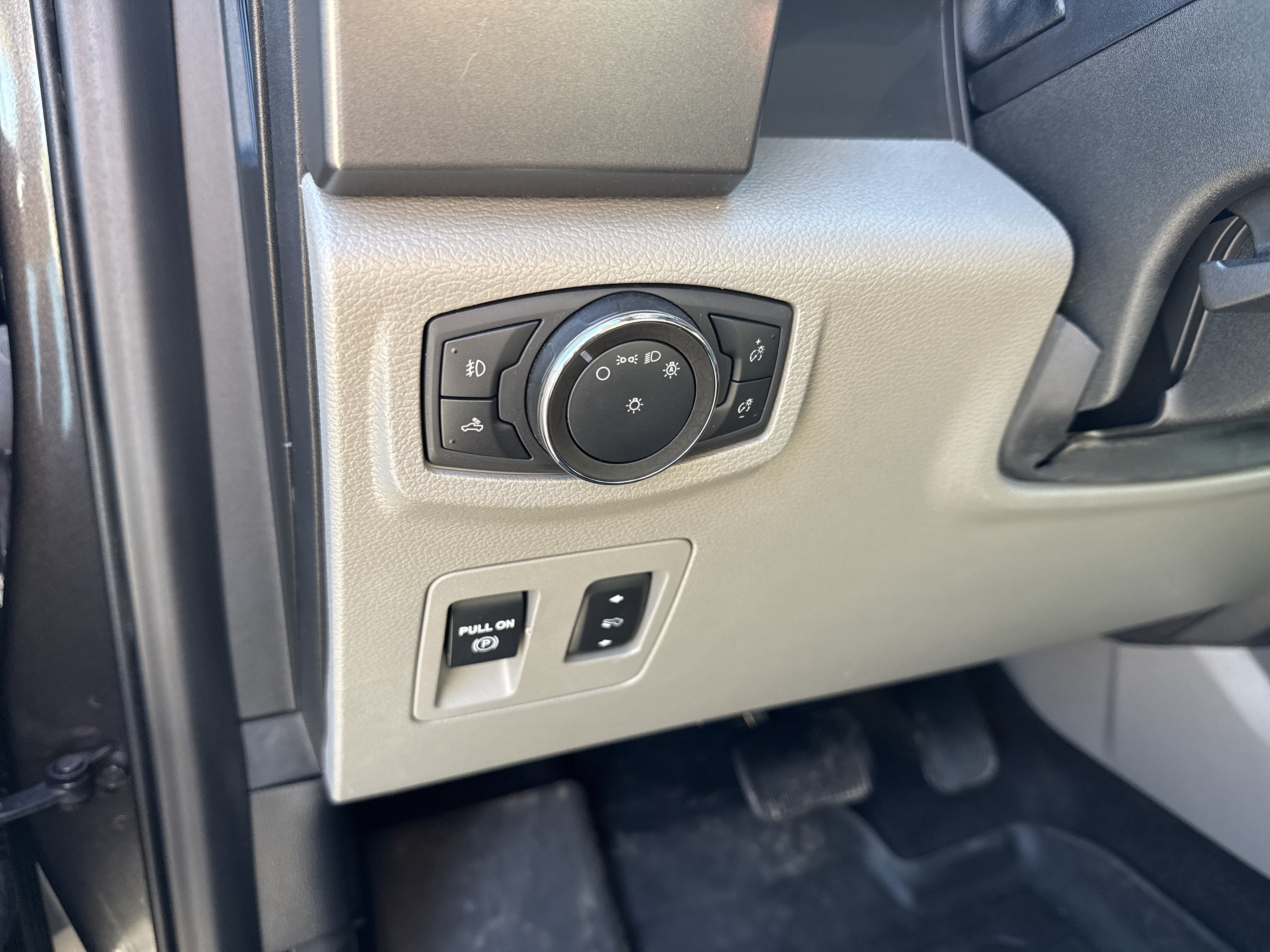 Used 2020 Ford F150 XLT w/ Equipment Group 302A Luxury AWD/4WD image 30