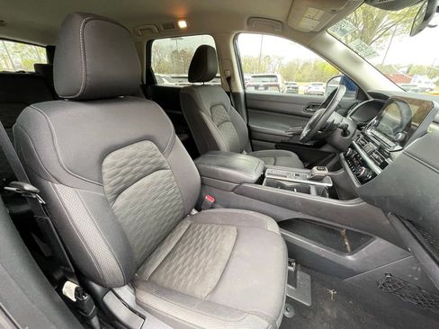 Used 2024 Nissan Pathfinder SV w/ Cargo Package image 32