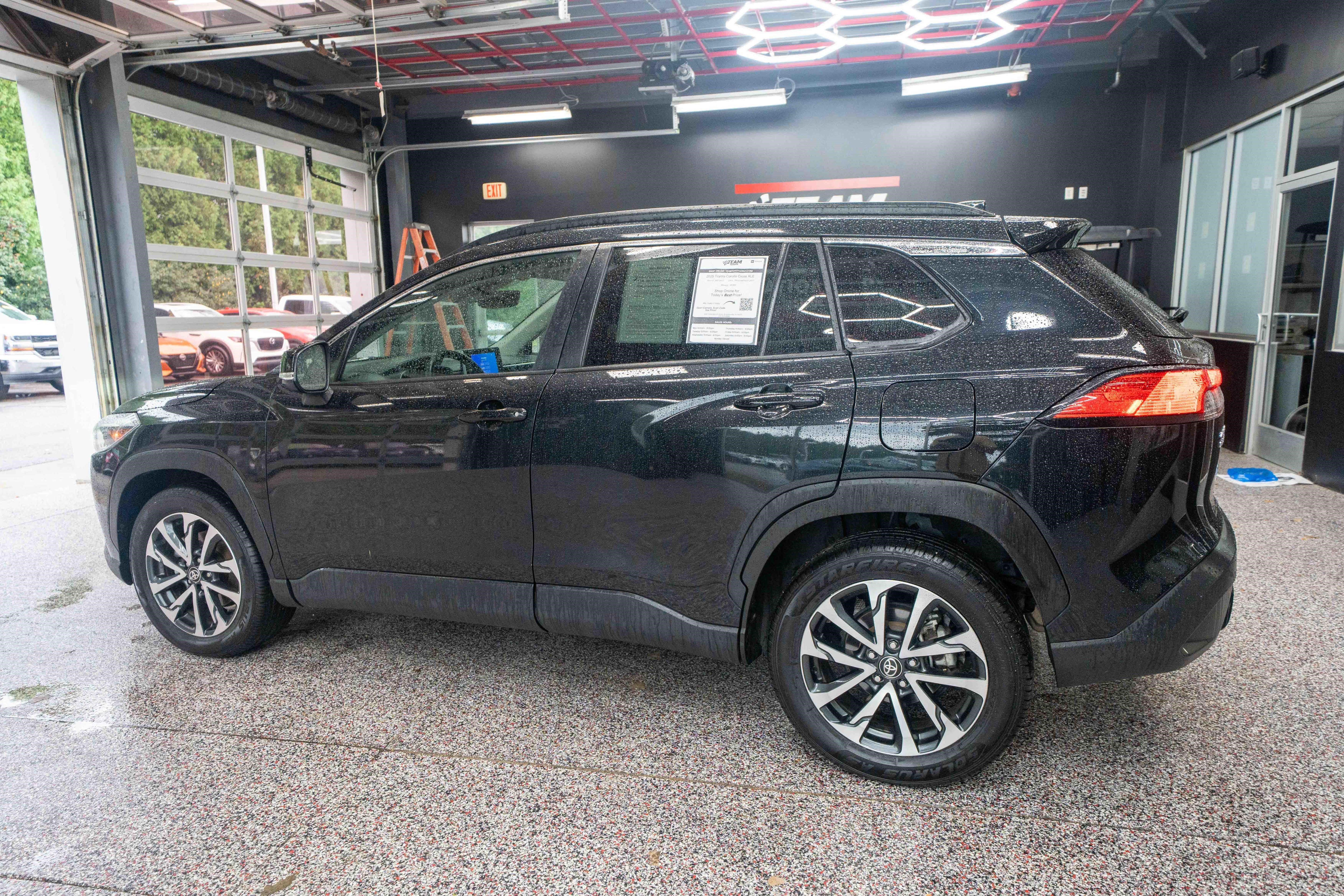 Used 2025 Toyota Corolla Cross XLE AWD/4WD image 2