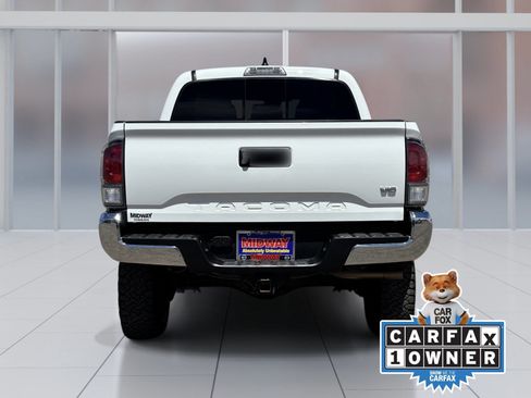 Used 2022 Toyota Tacoma TRD Off-Road AWD/4WD image 5