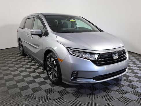 Used 2024 Honda Odyssey EX-L image 3