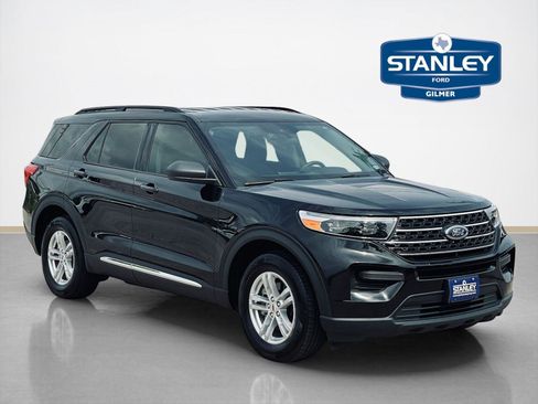 Used 2024 Ford Explorer XLT image 1