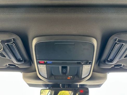 Used 2025 Subaru Forester Premium image 28