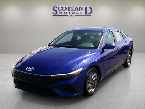 Used 2024 Hyundai Elantra SEL image 2