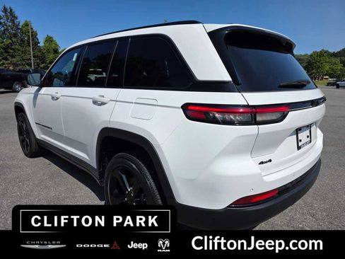 Used 2023 Jeep Grand Cherokee Altitude AWD/4WD image 6