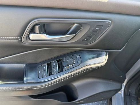 Used 2023 Nissan Rogue SL image 16