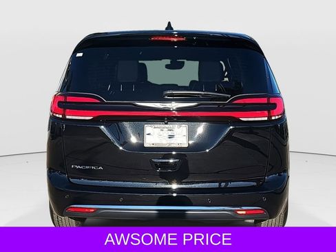 New 2026 Chrysler Pacifica Select image 4
