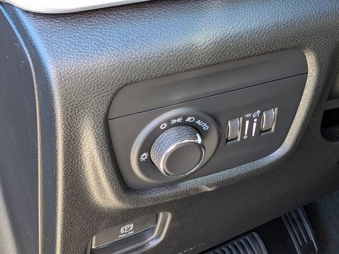 New 2025 Jeep Grand Cherokee Altitude image 20