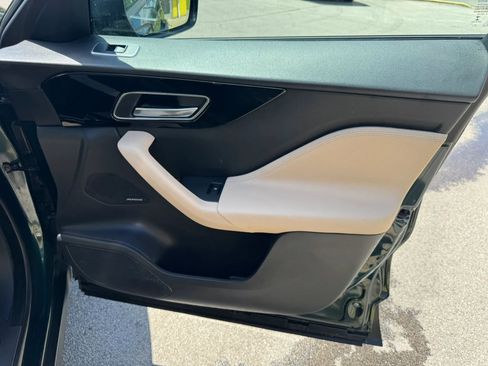 Used 2018 Jaguar F-PACE Premium AWD/4WD image 23