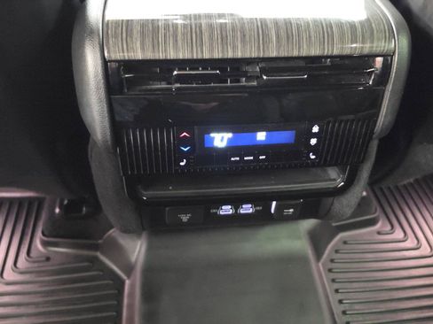Used 2022 Jeep Wagoneer Series III AWD/4WD image 15