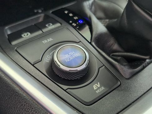 Used 2020 Toyota RAV4 Limited AWD/4WD image 34
