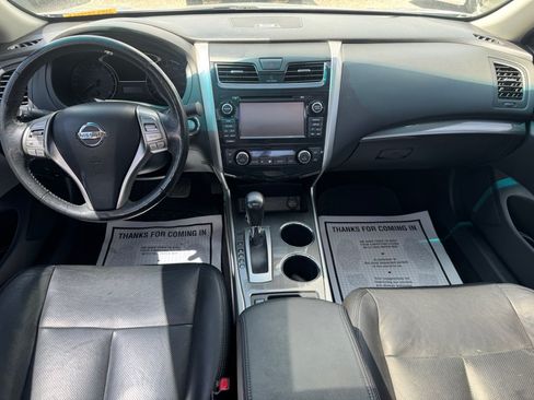 Used 2015 Nissan Altima 2.5 SL w/ Technology Package FWD image 9