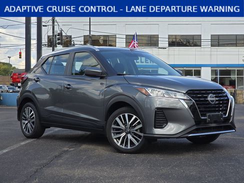 Used 2024 Nissan Kicks SV FWD image 1