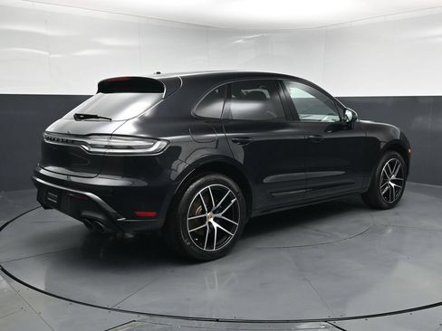 Certified 2025 Porsche Macan AWD/4WD image 12