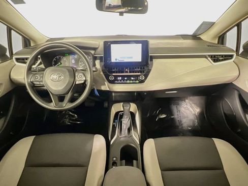 Used 2025 Toyota Corolla LE FWD image 28