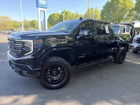 Used 2023 GMC Sierra 1500 AT4 w/ Technology Package AWD/4WD image 5