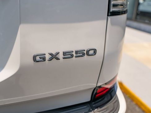 Used 2024 Lexus GX 550 w/ Accessory Package (2T) AWD/4WD image 6
