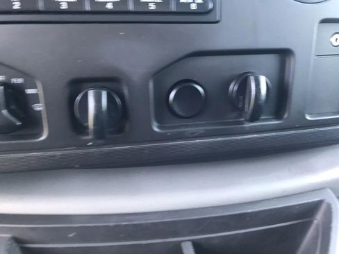 Used 2014 Ford E-350 and Econoline 350 Super Duty RWD image 18