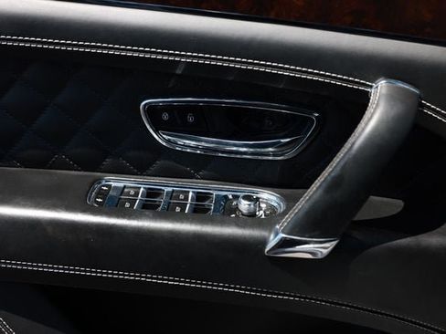 Used 2018 Bentley Bentayga AWD/4WD image 57