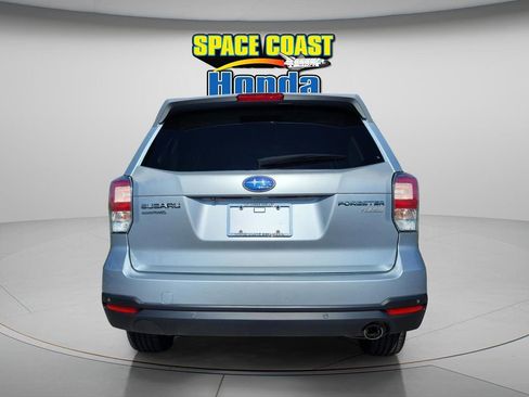 Used 2017 Subaru Forester 2.5i Touring AWD/4WD image 4