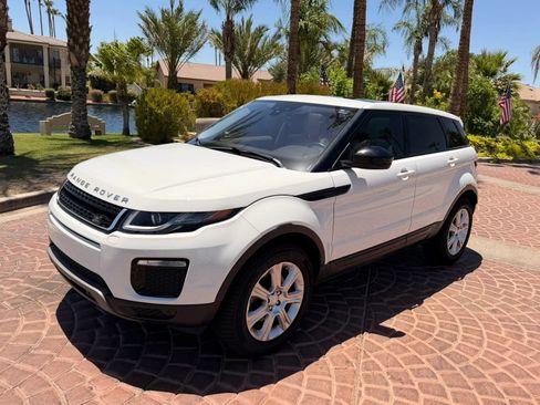 Used 2017 Land Rover Range Rover Evoque SE AWD/4WD image 3