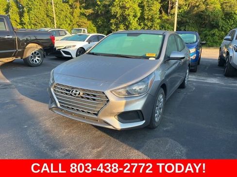 Used 2022 Hyundai Accent SE FWD image 2