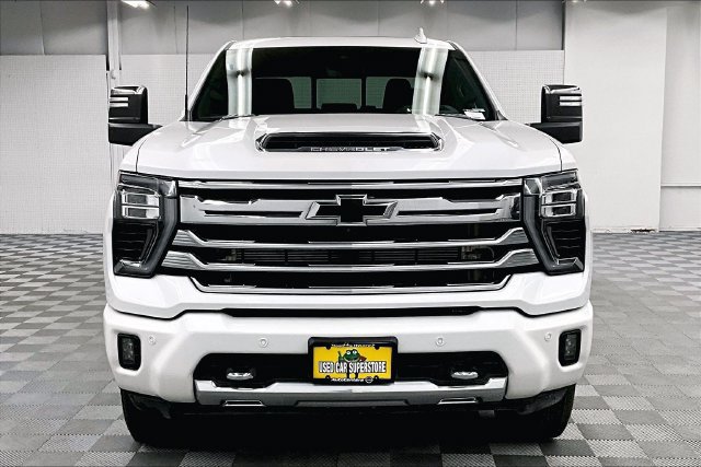 Used 2024 Chevrolet Silverado 2500 High Country w/ Technology Package AWD/4WD image 4