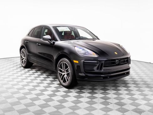 Certified 2026 Porsche Macan AWD/4WD image 6