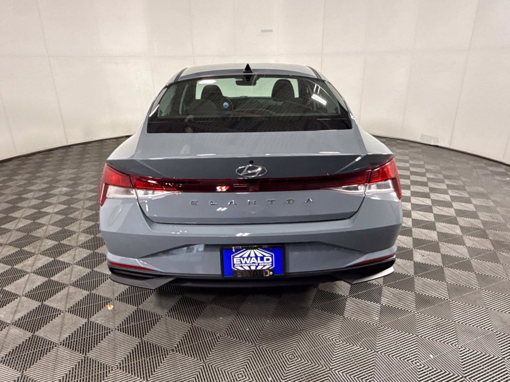 Used 2022 Hyundai Elantra SEL w/ Convenience Package FWD image 8