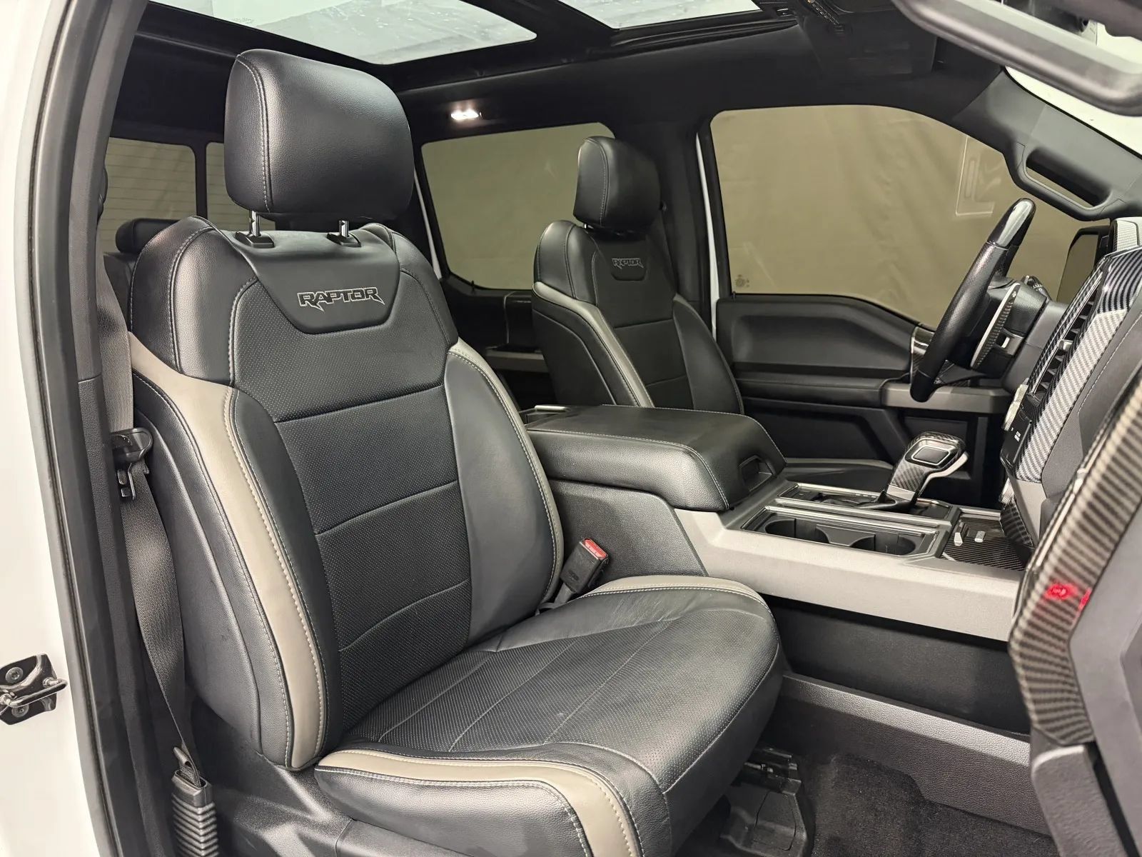 Used 2017 Ford F150 Raptor w/ Equipment Group 802A Luxury AWD/4WD image 36