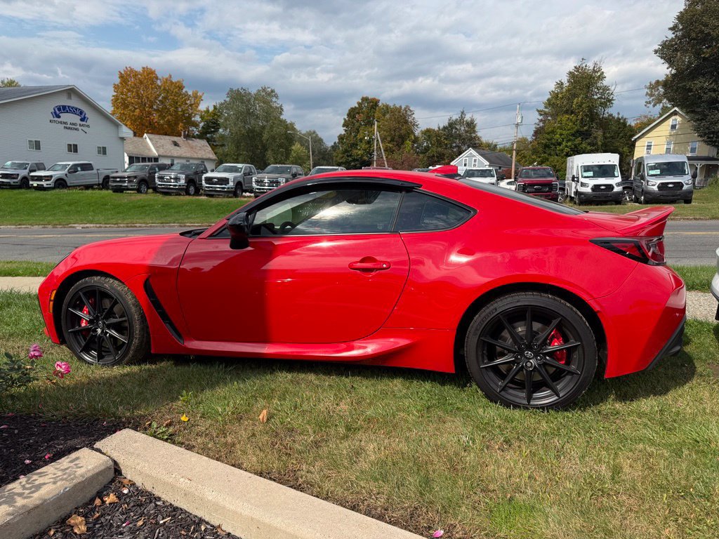 Used 2025 Toyota GR86 Premium w/ Performance Package RWD image 4