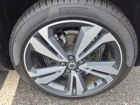 Used 2025 Volvo V60 B5 Cross Country Plus image 4