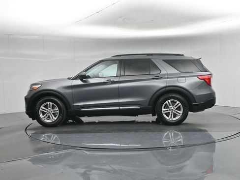 Certified 2021 Ford Explorer XLT RWD image 35