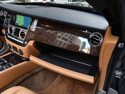 Used 2021 Rolls-Royce Dawn image 16