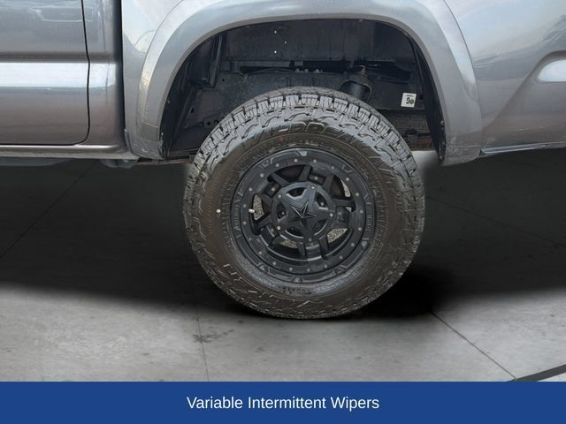 Used 2018 Toyota Tacoma SR5 AWD/4WD image 29