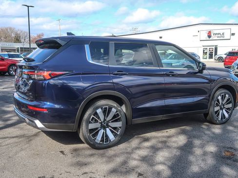 New 2026 Mitsubishi Outlander SE image 10