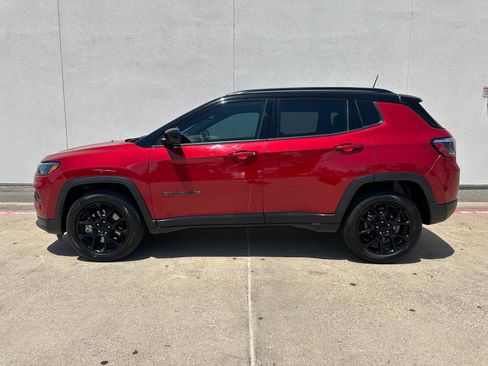 Used 2024 Jeep Compass Latitude w/ Altitude Special Edition AWD/4WD image 4
