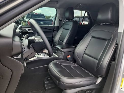 Used 2023 Ford Explorer XLT w/ Equipment Group 202A RWD image 21