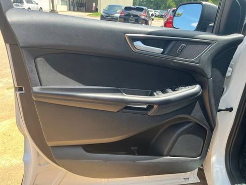 Used 2018 Ford Edge SE FWD image 14