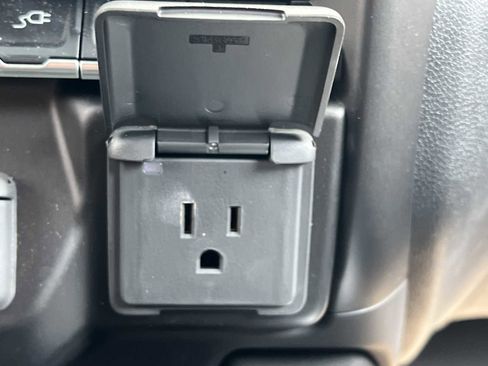 Used 2022 Chevrolet Silverado 2500 LTZ w/ LTZ Plus Package image 9