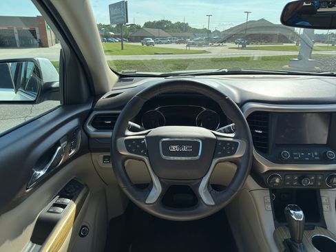 Used 2018 GMC Acadia Denali w/ Technology Package FWD image 12
